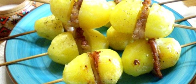 Картошка с салом на шпажках