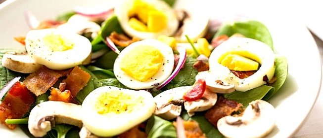 Салат с грибами и яйцами