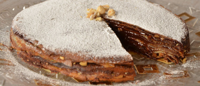 Блинный пирог с шоколадом и фундуком