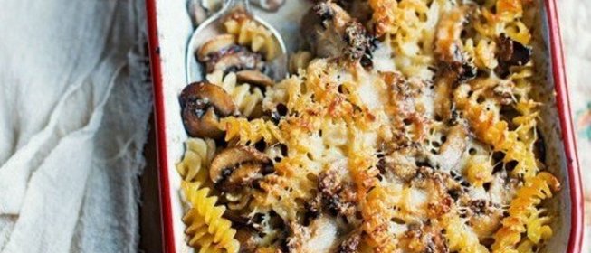 Запеченная паста с грибами, белым вином и сливками