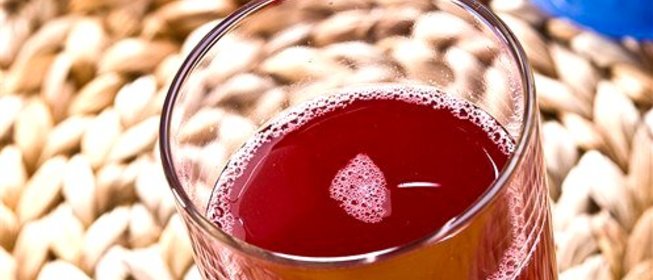 Компот из арбуза и ягод со свежей мятой