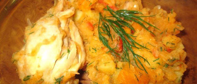 Картошка с курицей тушеные в казане