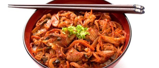 Говядина с луком-пореем в ароматном соусе по‑монгольски