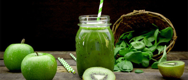 Смузи с зеленым чаем и яблоком