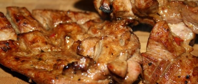 Барбекю из филе бедра индейки в соевом маринаде с вином