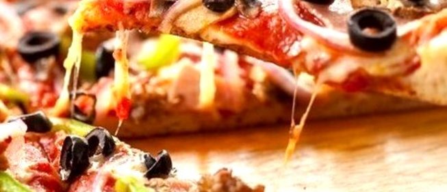 Пицца с тонкой хрустящей основой