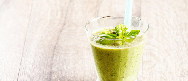 Смузи с дыней, манго, апельсином и щавелем