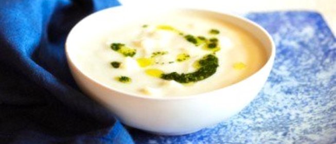 Молочный суп с клецками и цветной капустой