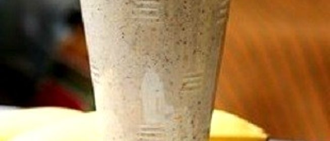 Молочный коктейль с творогом, бананами и порошком рожкового дерева