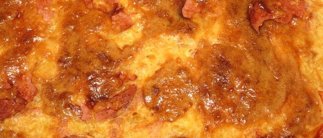 Пицца на жидком тесте с колбасой