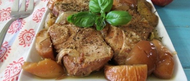 Свинина с яблоками