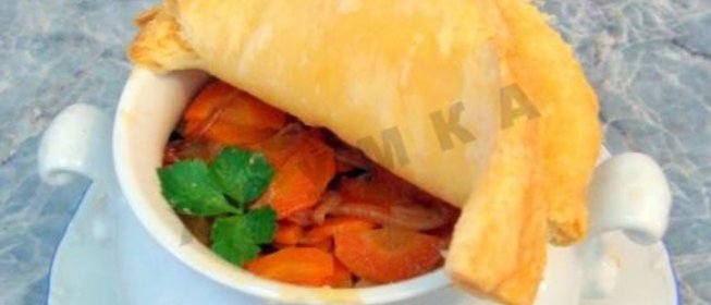 Говядина с черносливом в горшочке