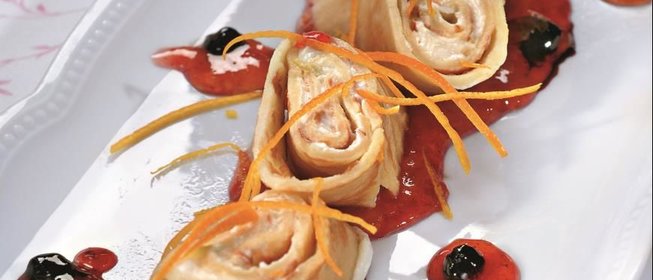 Блинчики с абрикосовым соусом