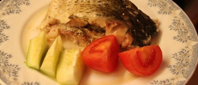 Рыба запеченная в сметанном соусе