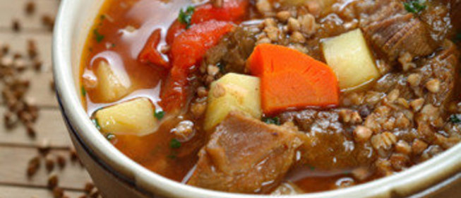 Гречка с тушеной пряной говядиной
