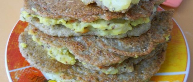 Индийские блины с картофелем и чечевицей