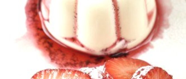 Панна-котта с черничным компотом