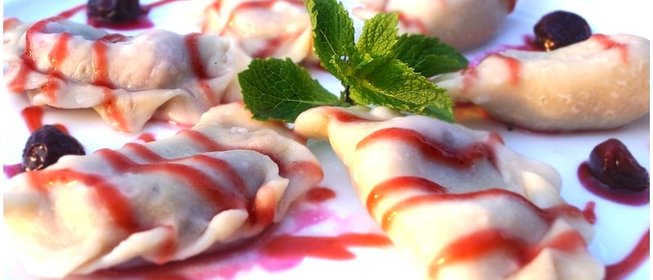 Постные вареники с вишней