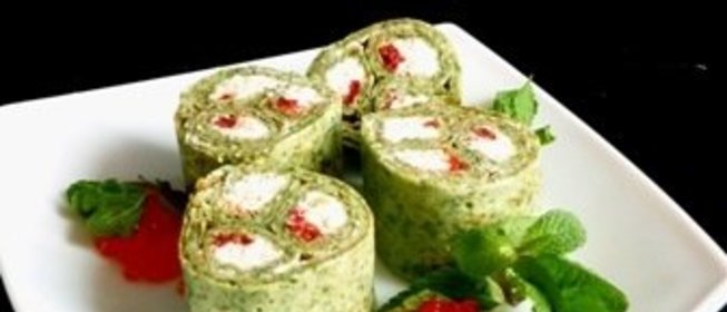 Закусочные шпинатные блинчики с фетой,творогом и вялеными помидорами