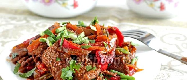 Говядина с овощами в соусе