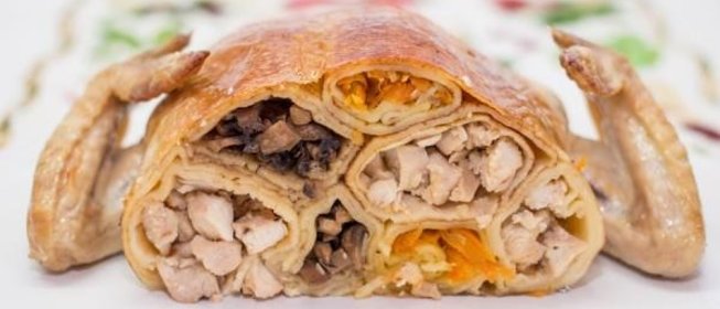 Курица фаршированная блинами