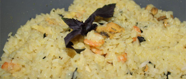 Быстрый плов с морепродуктами и базиликом