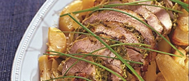 Свинина, запеченная в духовке с картофелем и луком