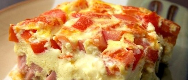 Омлет с луком и помидорами