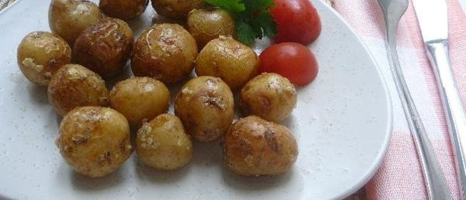 Картофель запеченный в чесночке