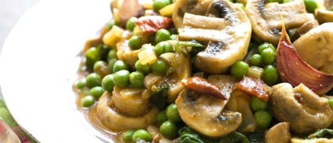 Закуска из зеленого горошка, грибов и консерированных перцев