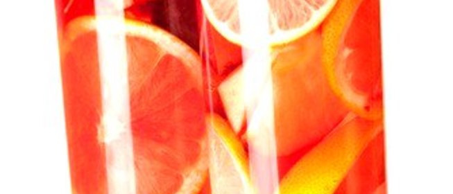 Компот из красных апельсинов, грейпфрутов и граната с белым вином и шерри