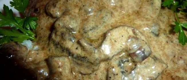 Свинина с грибами на сковороде