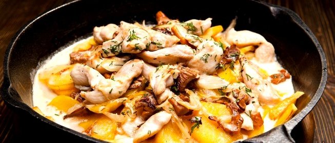 Свинина с лисичками