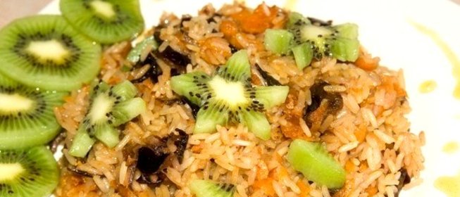 Плов с черносливом и курагой