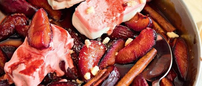 Печеные сливы с заливкой из квасного сусла и меда