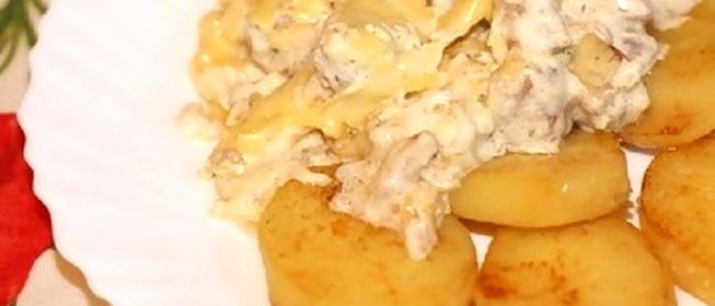 Свинина со сметанно-луковым соусом