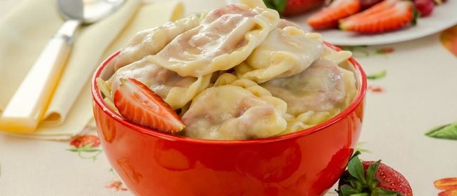 Вареники с клубникой на пару