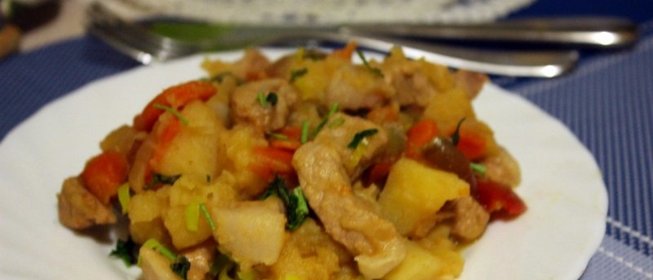 Свинина тушеная с овощами