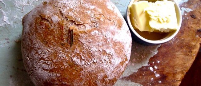 Хлеб с красным вином