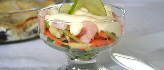 Салат-коктейль из креветок