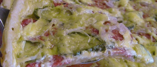 Пицца из слоеного дрожжевого теста