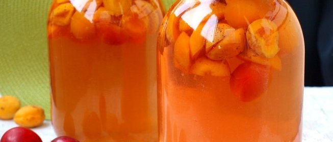 Компот из слив и абрикос