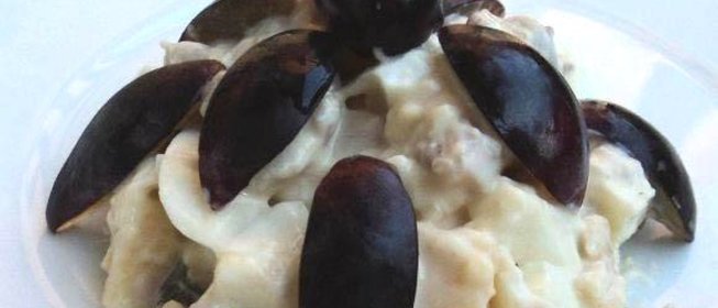 Салат с виноградом и курицей