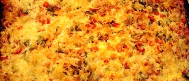 Домашняя пицца с колбасой