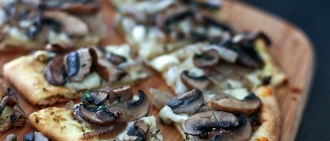 Постная пицца с грибами