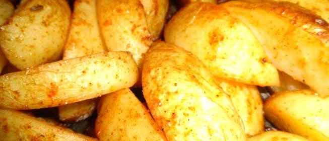 Молодой картофель по‑деревенски с паприкой