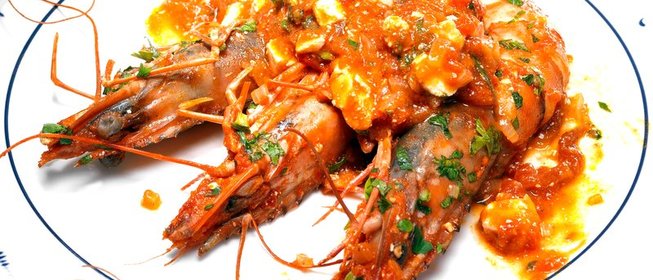 Креветки с помидорами и фетой