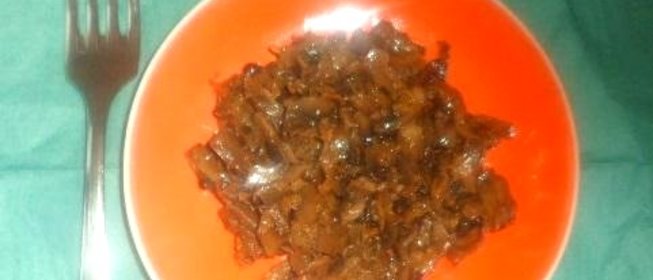 Жареные шампиньоны с морковью и луком