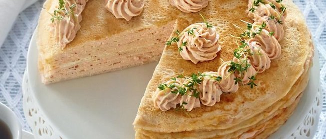 Блинный пирог с рыбным муссом