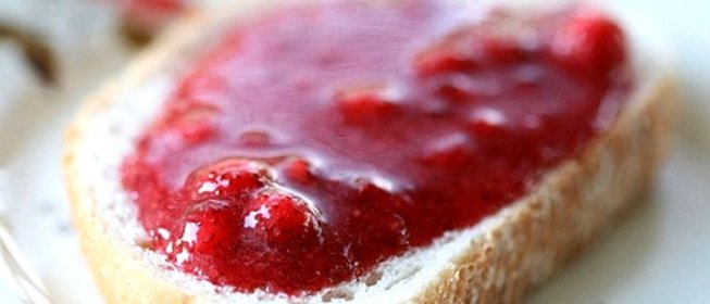 Земляничное варенье с целыми ягодами